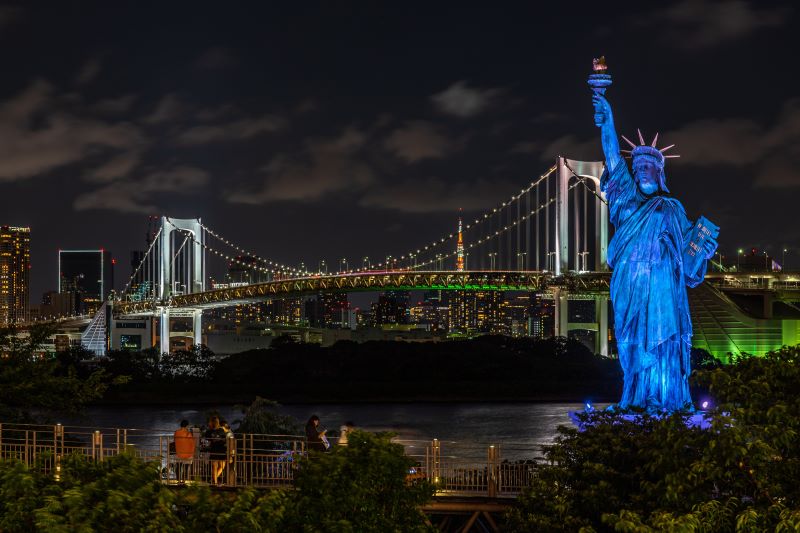 odaiba statue of liberty replica surrounded by lig 2023 11 27 05 28 10 utc 1